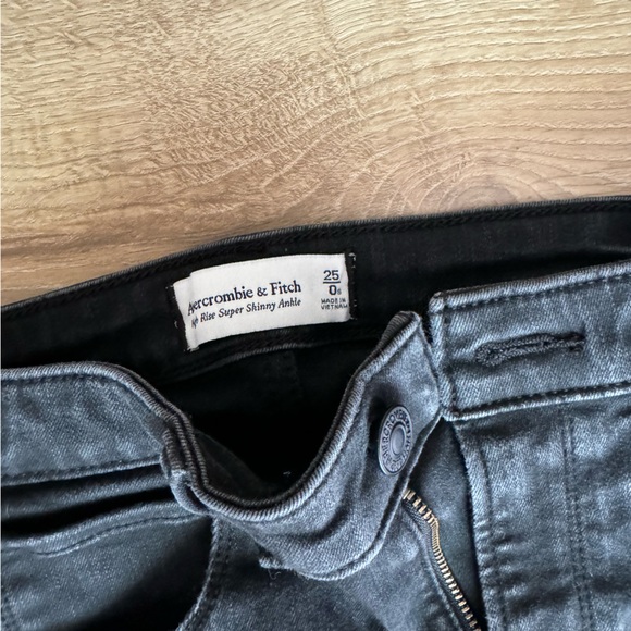 Abercrombie High Rise Super Skinny Ankle Jean - Picture 2 of 3